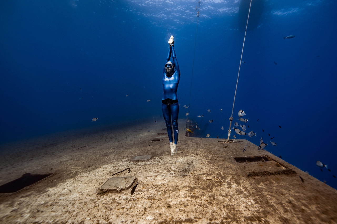 Freediver try course diver underwater